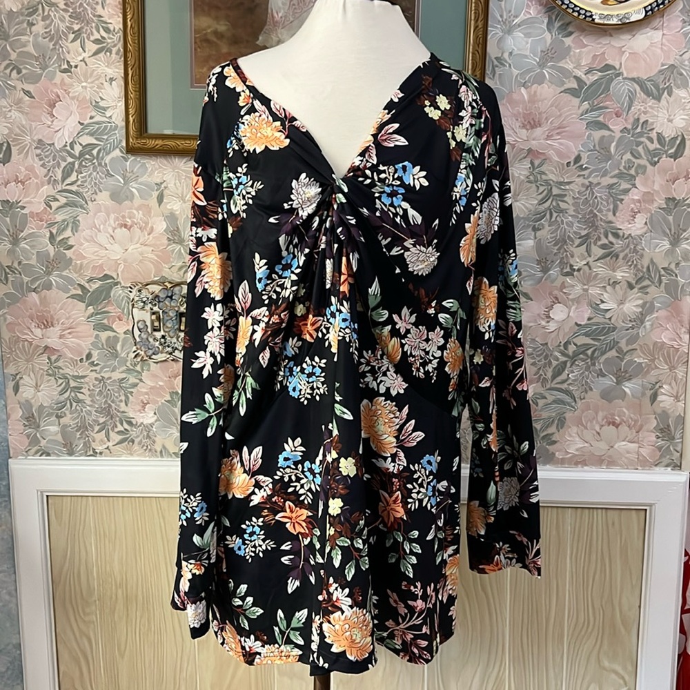 Beautiful Women's Floral Long sleeve Shirt Size: 5XL NWOT